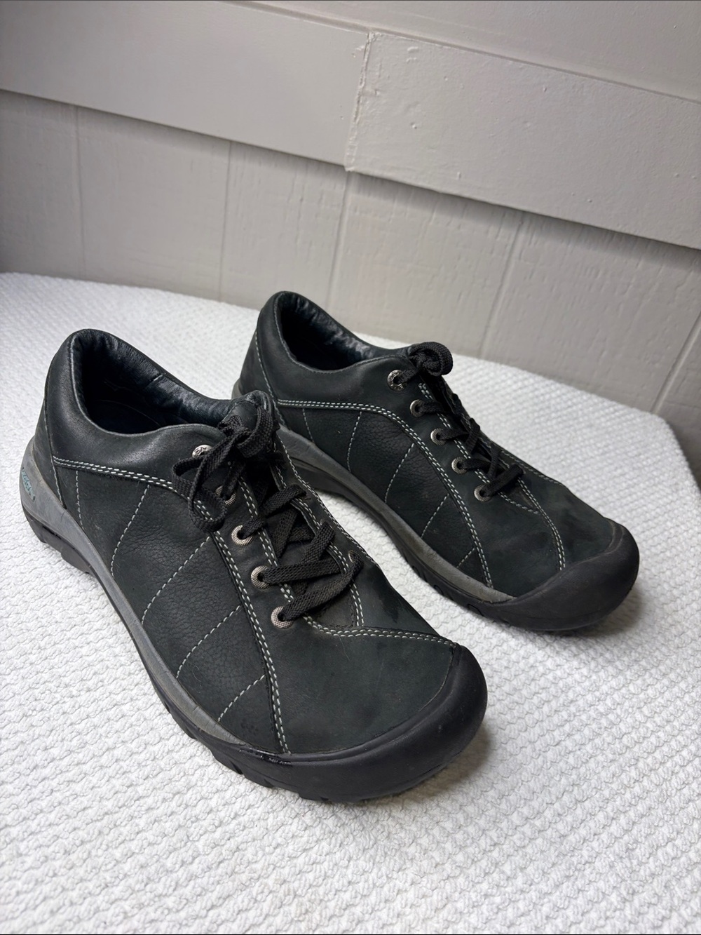 KEEN Presidio Women's Black Leather Comfort Oxfords / Walking Shoes Outdoor